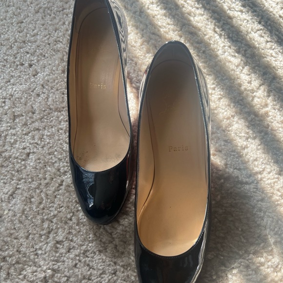 Christian Louboutin - Picture 7 of 10